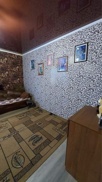 Продам 1/2 частину будинку з гаражем