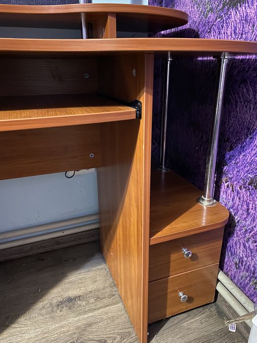 Комп‘ютерний стіл