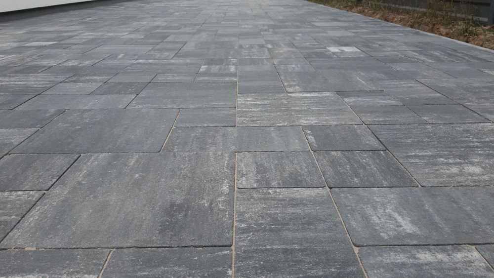 Укладка тротуарной плитки. Укладання тротуарної плитки. Доступные цены