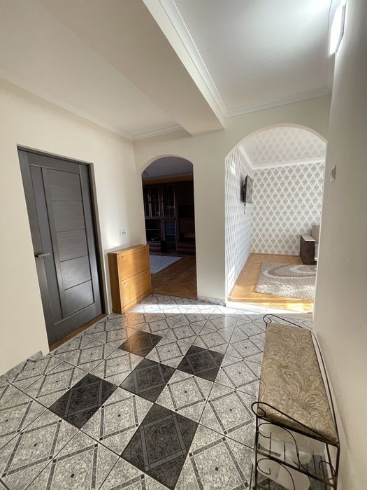 Подобова (посуточно) оренда квартири(центр, біля фонтана) вул.Миру 29.