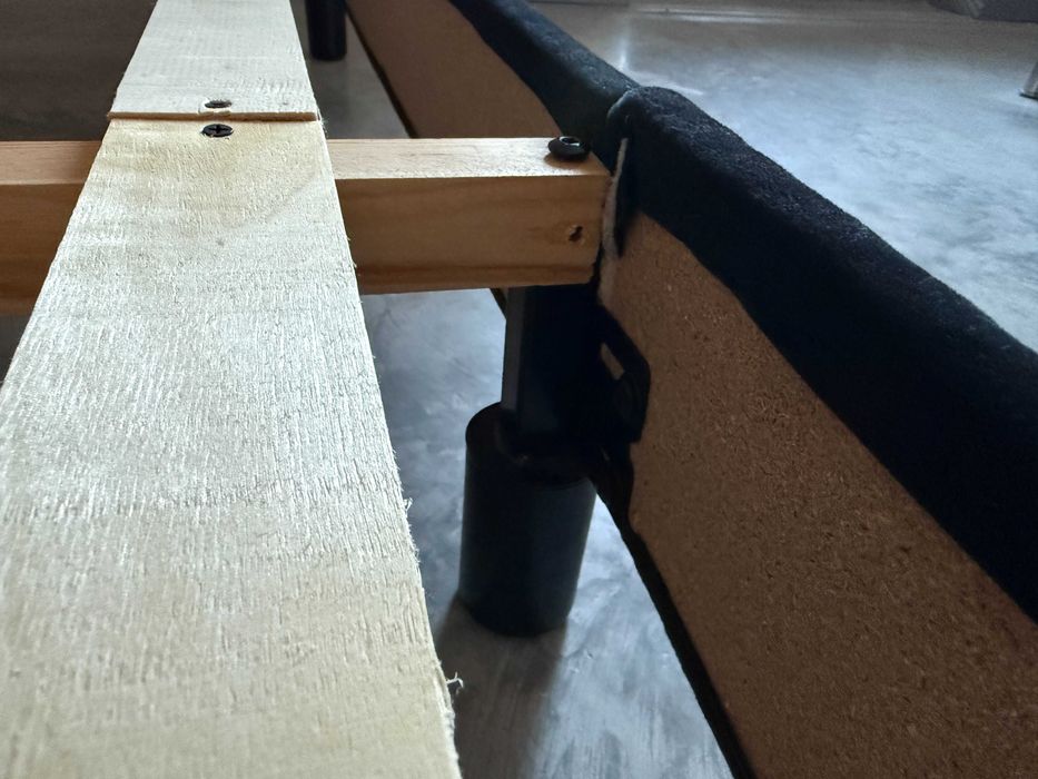 Sprzedam ramę łóżka na materac 200cmx200cm