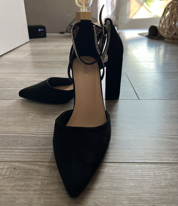 Buty sandałki na słupku