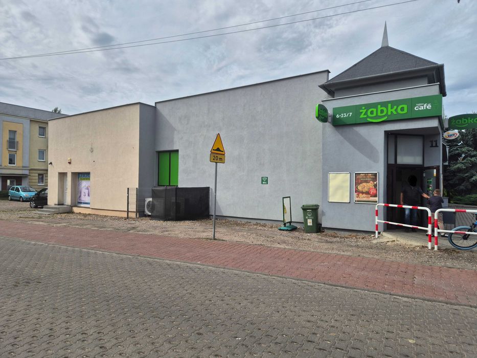 Gniezno, ul. Czarnieckiego obok szkoły , Żabki- lokal użytkowy 77 m2