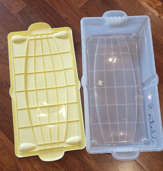 Caixa amarela de arrumação