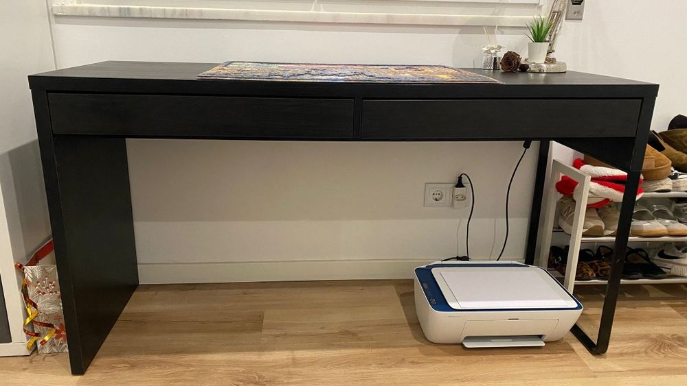 Secretaria preta ikea