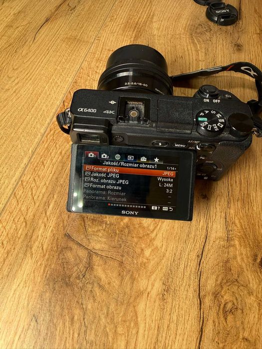 Sprzedam Sony A6400 z Obiektywem 16-50 Komplet, 2 Baterie