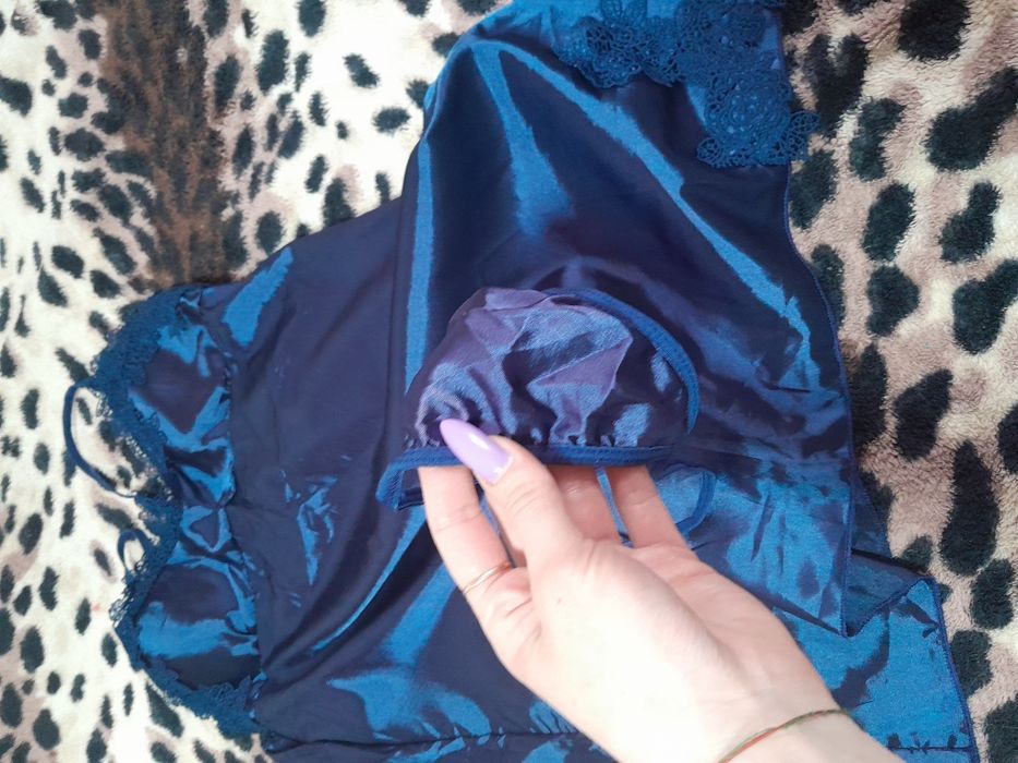 Атласний пеньюар