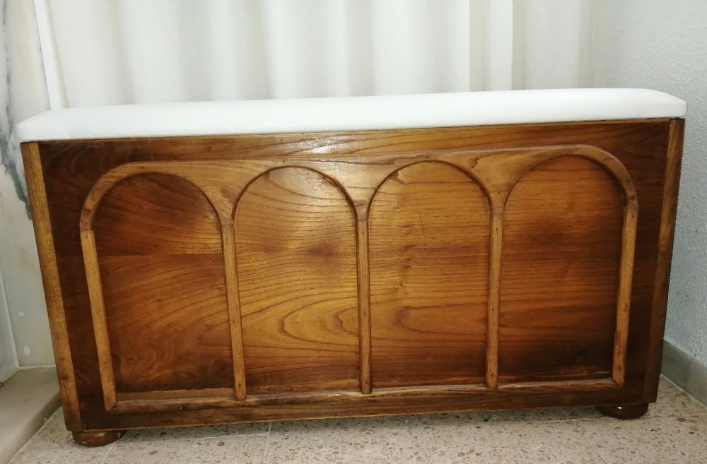 Arca/banqueta em madeira 0,97cm (compri.) x0,45 (largu.) x0,50 (altu.)