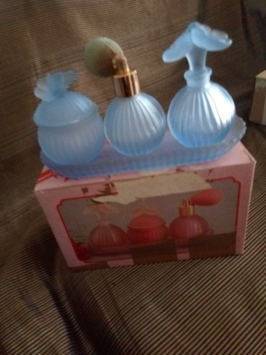 Various decorative items424832133361182723