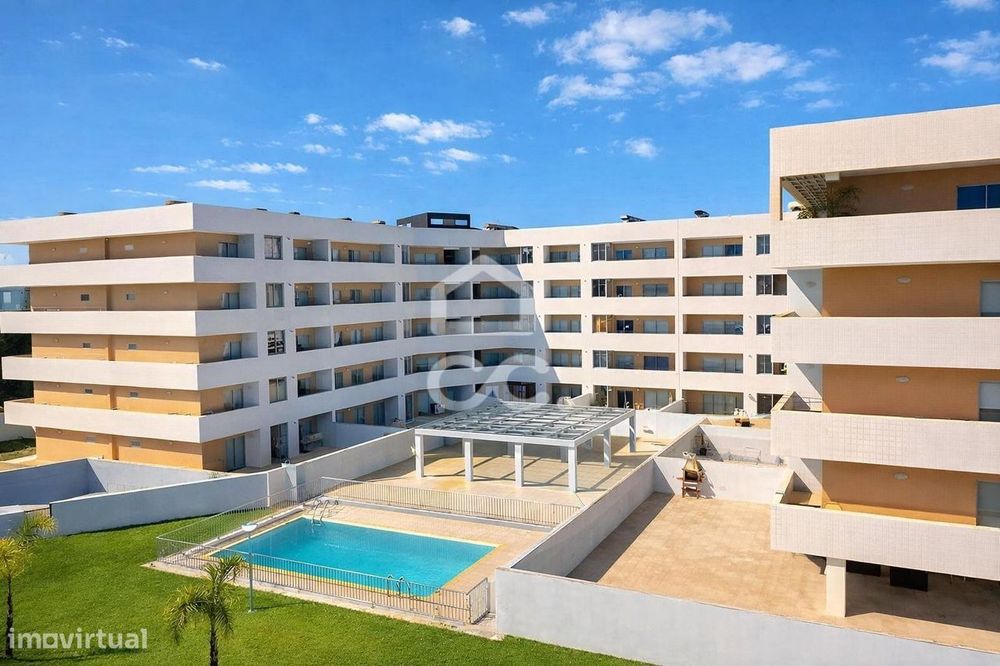 Apartamento T2+1 com piscina e terraço em condomínio privado