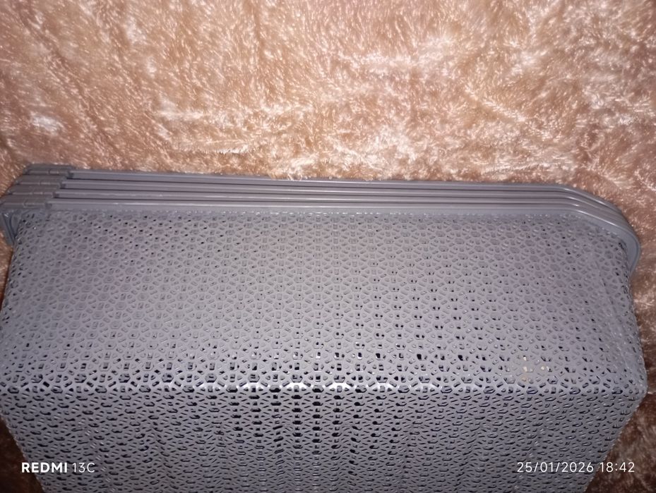 1 cesto  IKEA  perfeito  para organizar a sua roupa no guarda roupa