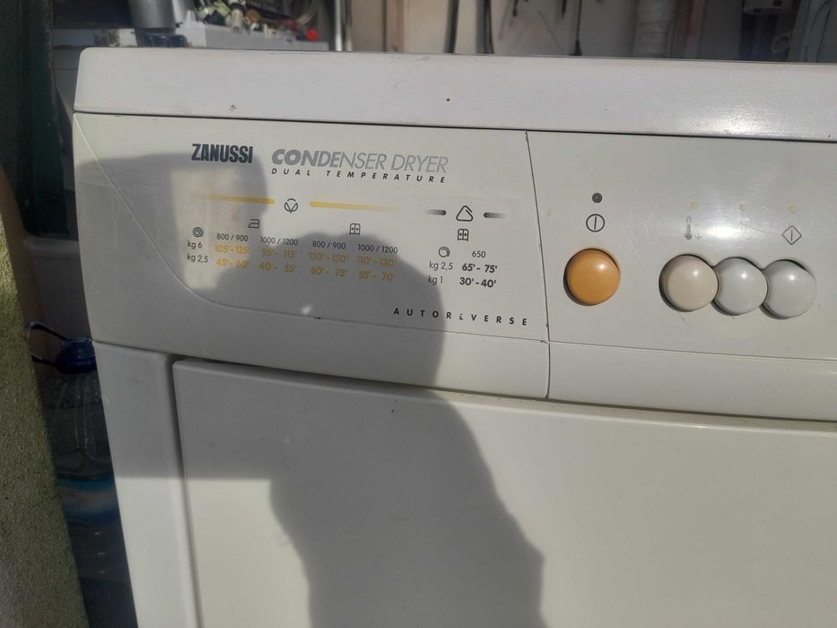 maquina de secar roupa Znusy com goveta para desocupar 150€