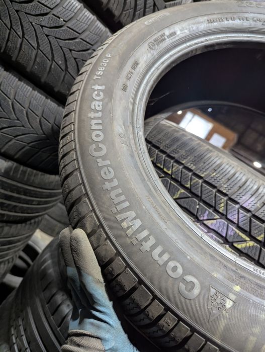 235/55R17 Continental