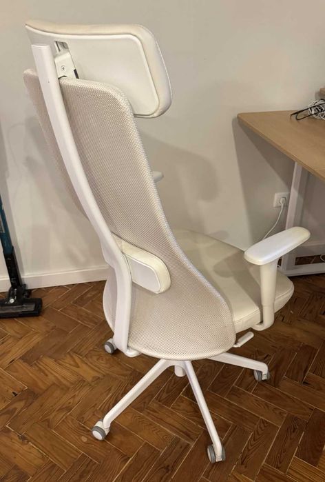 Cadeira de escritório ergonómica branca — excelente estado