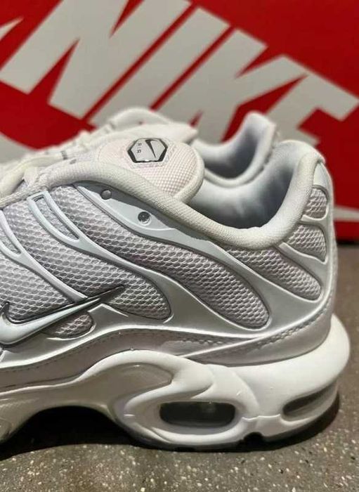 Pasuje bardzo dobrze do ubrań. Rozmiar.41