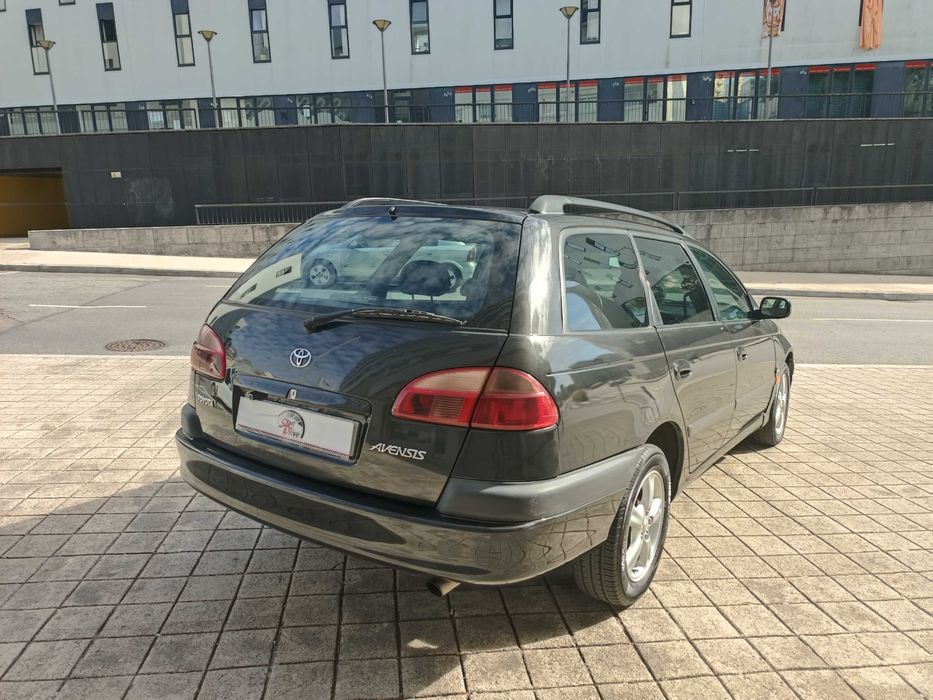 Toyota avensis SW 2.0 d4-d 110cv de 2001