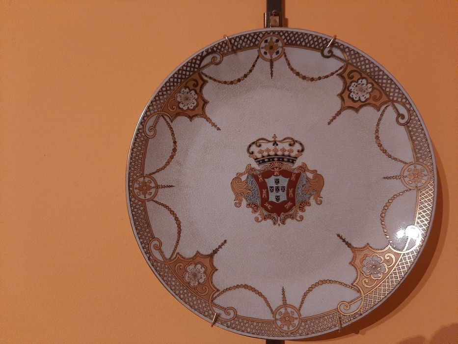 Pratos decorativos de Porcelana com suporte