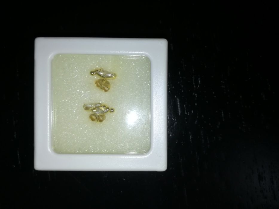 Brincos em pedras semi-preciosas