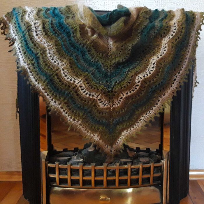 Смугаста чарівна шаль