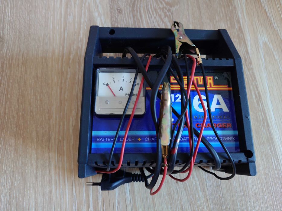 Prostownik Samochodowy do akumulatora 12V 6A