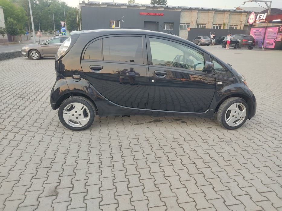 Міцубісі і міев. Mitsubishi i miev