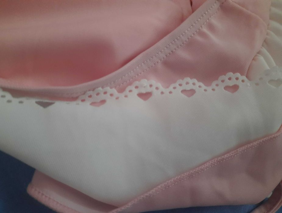 Рожевий роздільний купальник з мереживом і сердечками