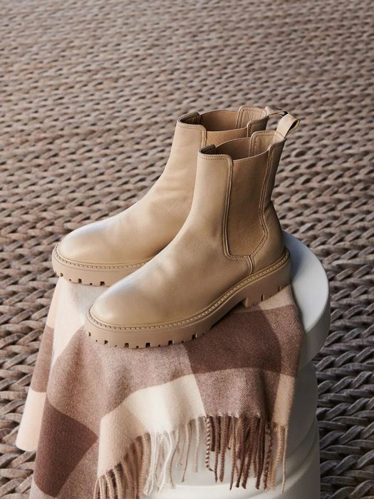 Шкіряни нові  чоботи