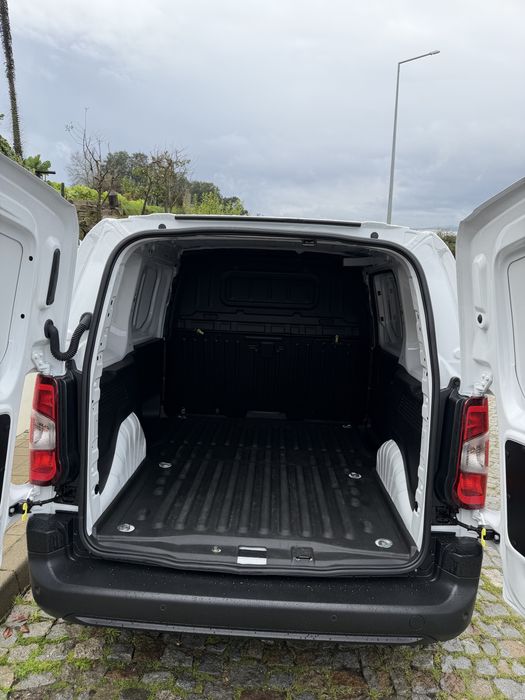 Alugo carrinha com motorista