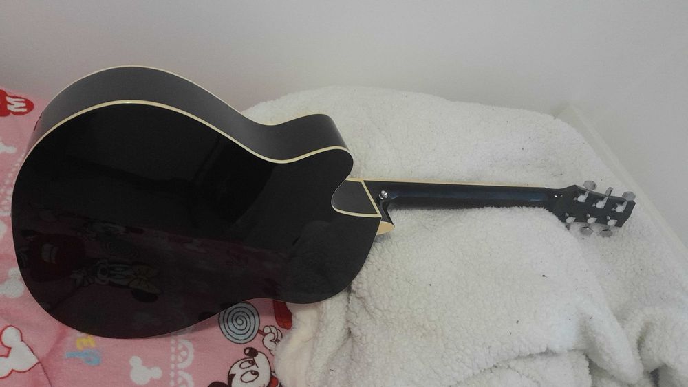 Violão como novo baixa
