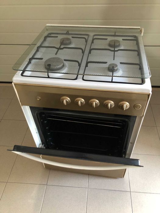 Fogão 4 queimadores e forno a gás