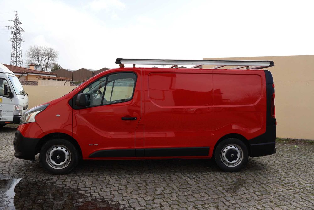 Renault Trafic 3  com barras no tejadilho