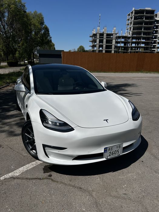 Tesla Model 3  2020