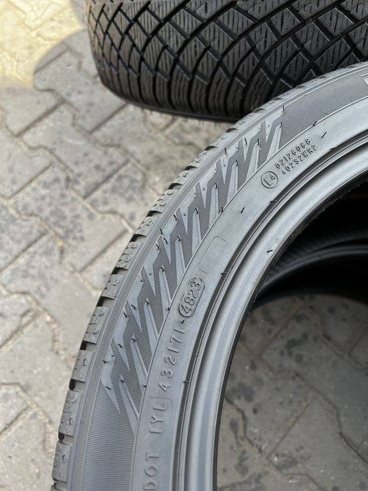 Зимові Шини R18 235/45 Nokian Hakkapelita R5