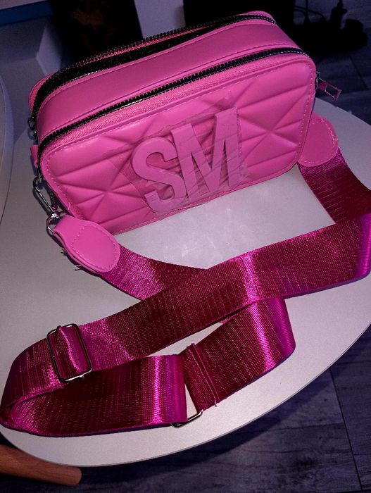 Różowa mała torebka pikowana SM na szerokim pasku