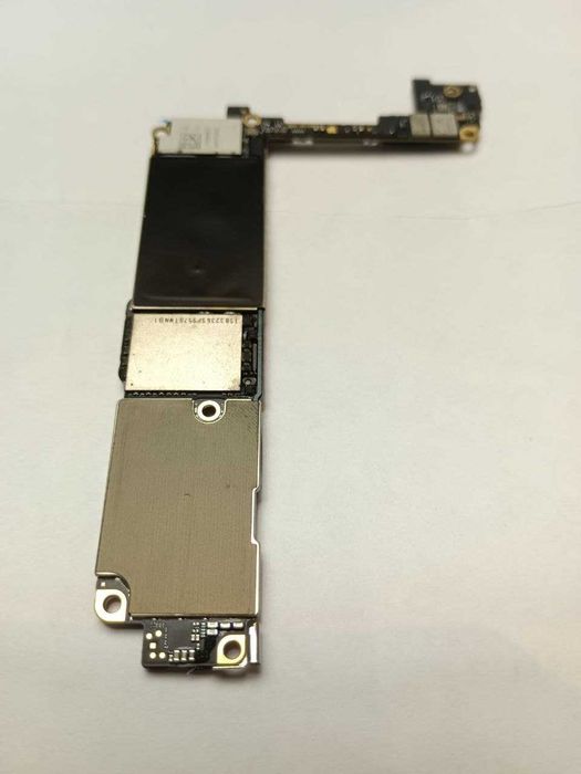 Полурабочая материнская плата от IPHONE 7 32GB BLACK Айфон 7 на 32 гб
