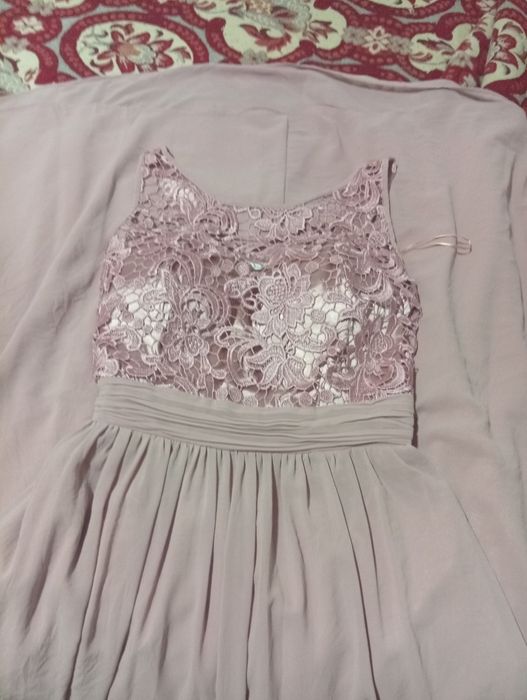Vestido para cerimónia e sapatos