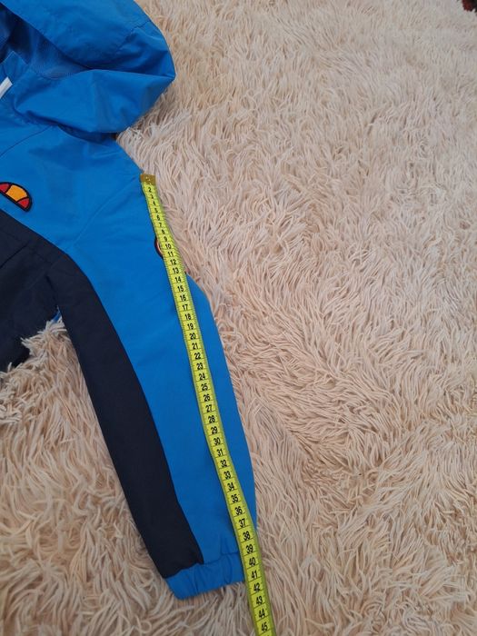 Продам анорак вітровку фірми ellesse