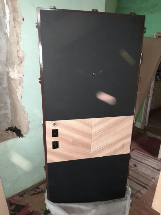 Дверь входная новая