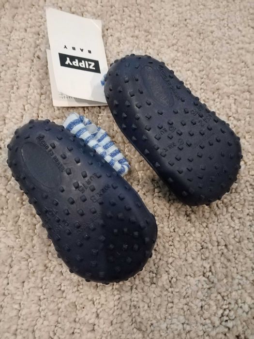 Pantufas / Meias com sola, para criança/bebé até 15 meses - NOVO!