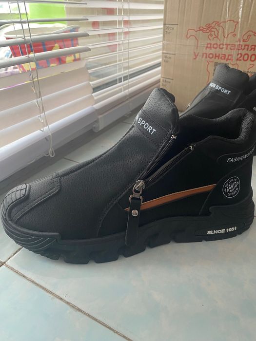 Чоловічі кросівки