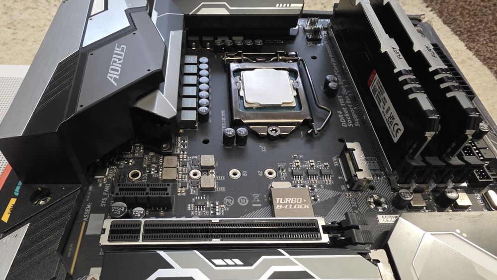 Intel I7 8700k + płyta Gigabyte Z370 AORUS Gaming 7 +  DDR4 2x16 GB