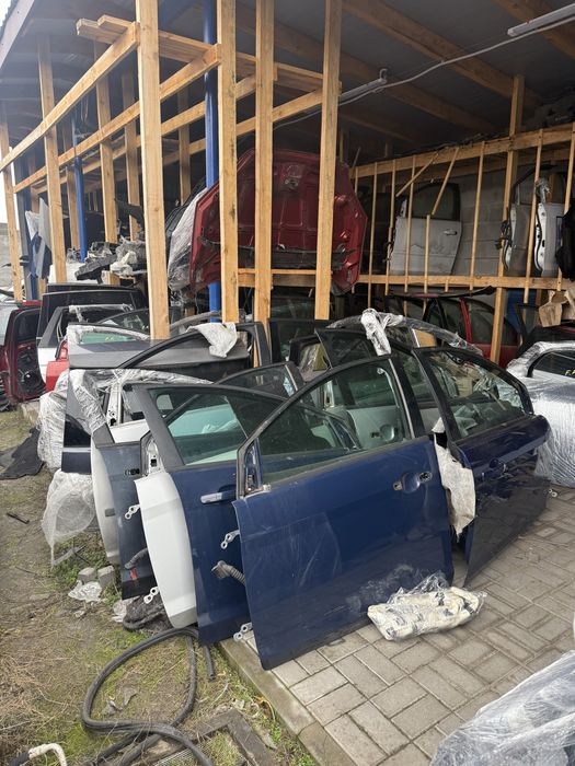 Запчастини Форд Фокус 2 авторозборка 1.6 1.8 2.0