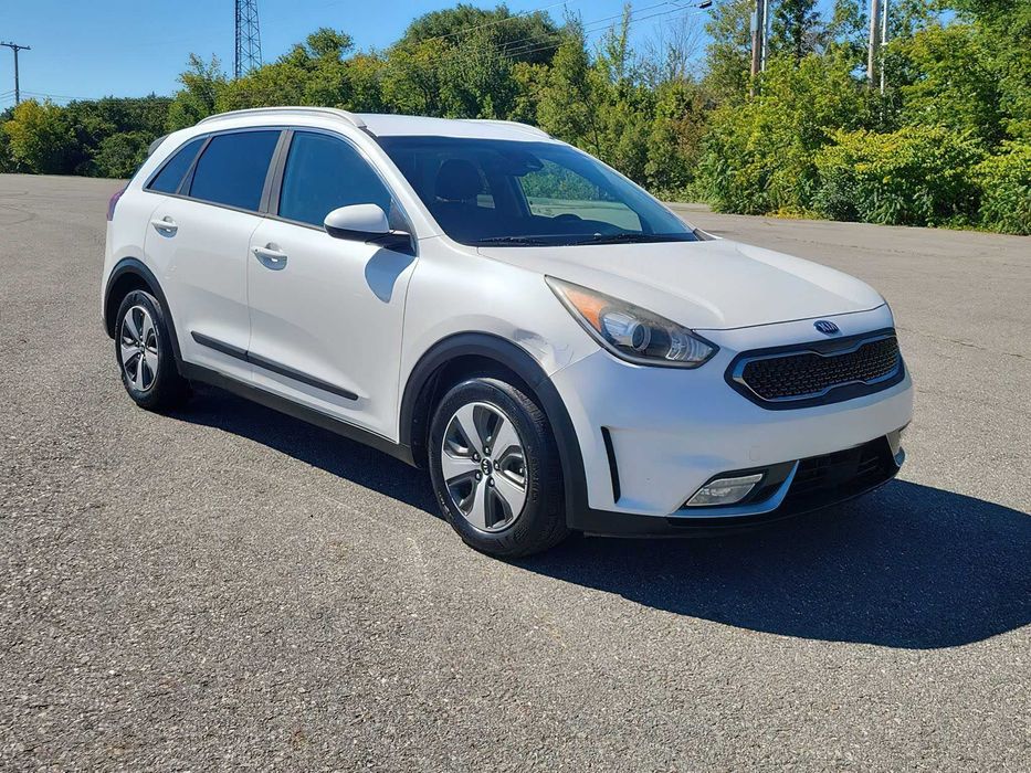 Kia Niro LX      2018