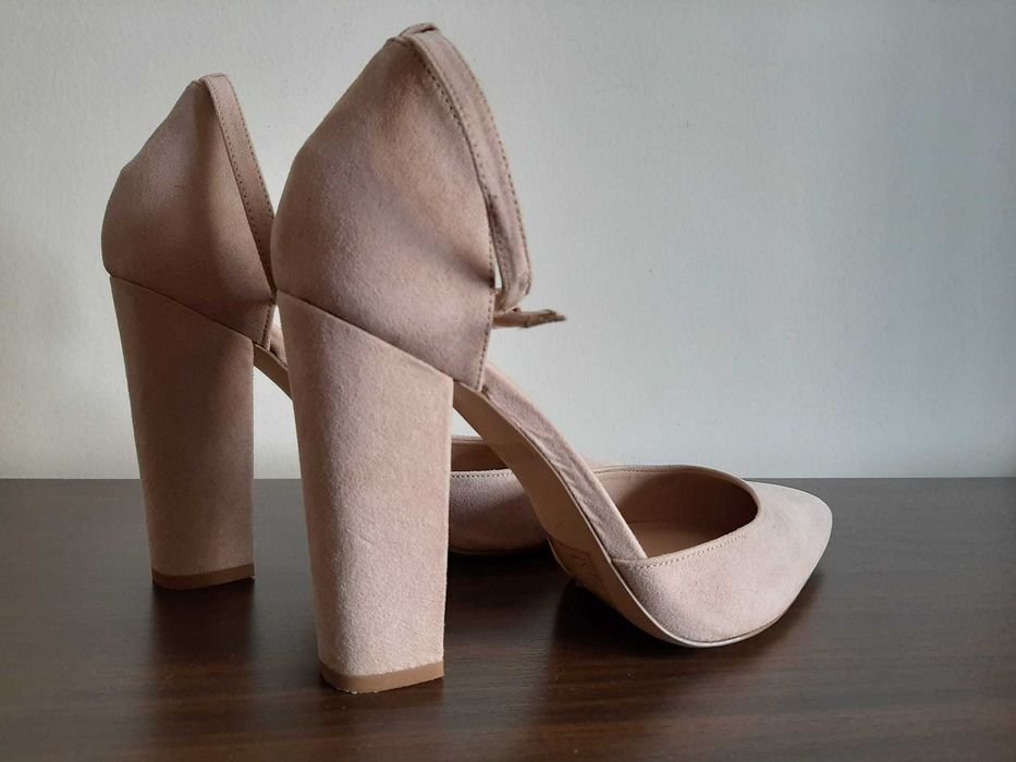 Sapatos de salto alto ALDO