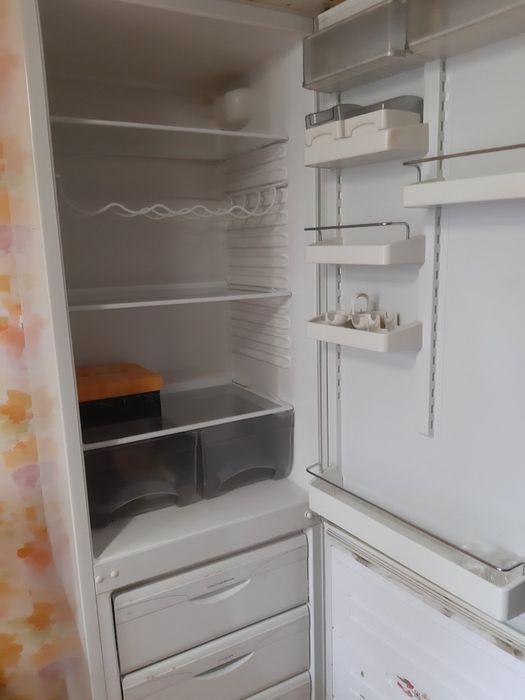 Продам холодильник Атлант + телевізор у  подарунок
