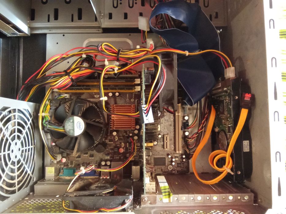 Системные блоки в рабочем состоянии