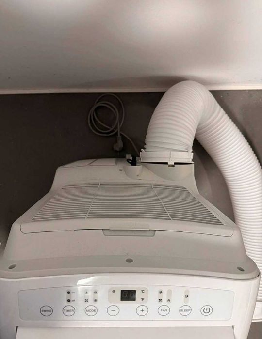 Klimatyzator przenośny Midea 12000 BTU z akcesoriami