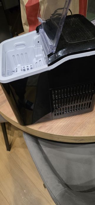 Kostkarka  do lodu  Klarstein czarna jak nowa