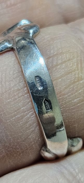 Женское серебряное кольцо