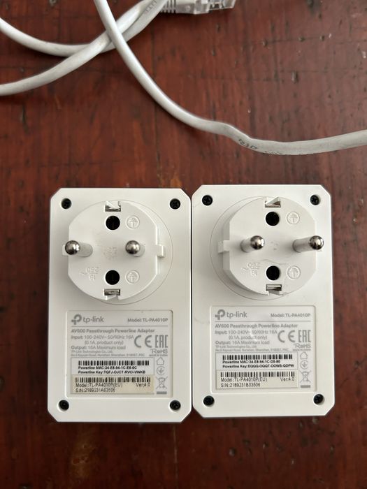 Adaptador Powerline marca TP-Link modelo TL-PA4010P